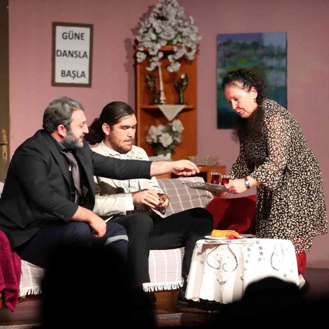 Merkezefendi Kent Tiyatrosuna Büyük İlgi