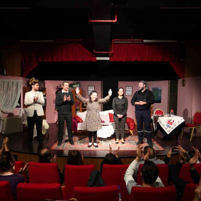 Merkezefendi Kent Tiyatrosuna Büyük İlgi