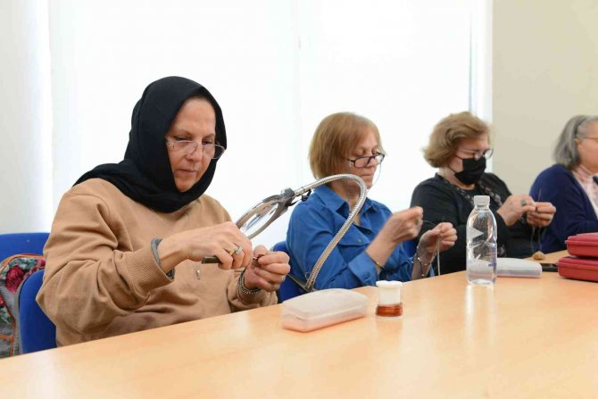 Ni̇lsem Kursiyerleri Gümüş Kazaz Sanatını Öğreniyor