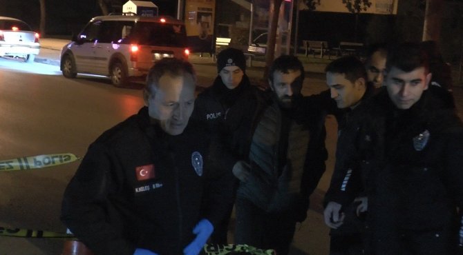 Tartıştığı Şahsa Kurşun Yağdırdı, Yoldan Geçen Vatandaş Yaralandı