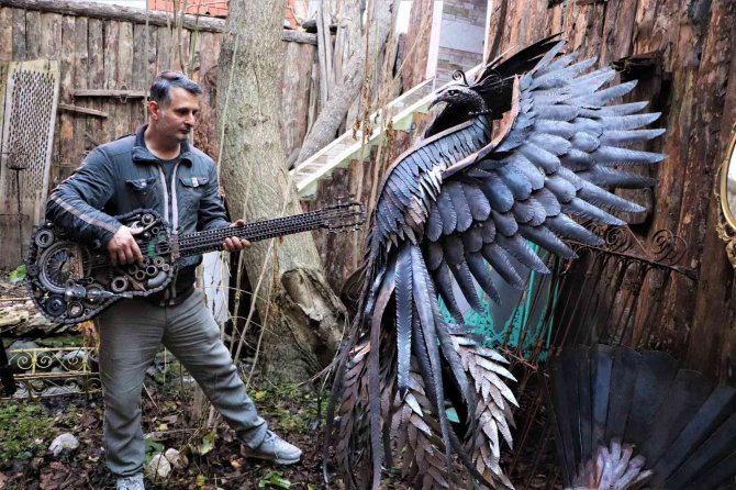 Atık Metallerden Dağ Keçisi, Kartal, Geyik Ve Sülün Heykelleri Yapıyor