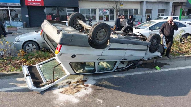 Samsun’da 4 Araca Çarpıp Takla Atan Aracın Sürücüsünü Emniyet Kemeri Kurtardı