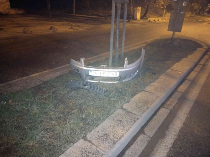 Sancaktepe’de Kontrolden Çıkan Otomobil Şarampole Düştü: 2 Yaralı
