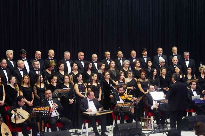 Şehr-i Dilara Müzik Topluluğu Söylediği Şarkılarla Unutulmaz Bir Gece Yaşattı