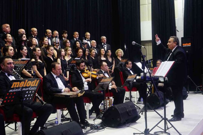 Şehr-i Dilara Müzik Topluluğu Söylediği Şarkılarla Unutulmaz Bir Gece Yaşattı
