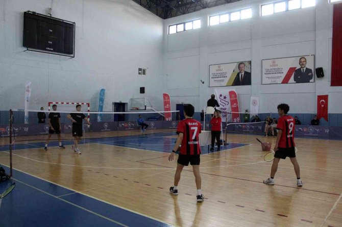 Sinop’ta Badminton Grup Müsabakaları Sona Erdi
