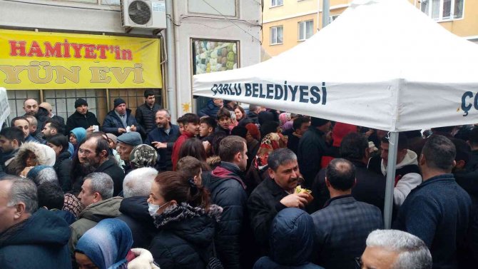 Tonlarca Hamsi Kapış Kapış Dağıtıldı