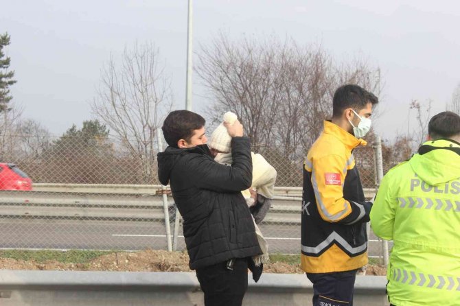 Dinlenme Tesisinden Çıkan Otomobil, İki Araçla Çarpıştı: 3 Yaralı