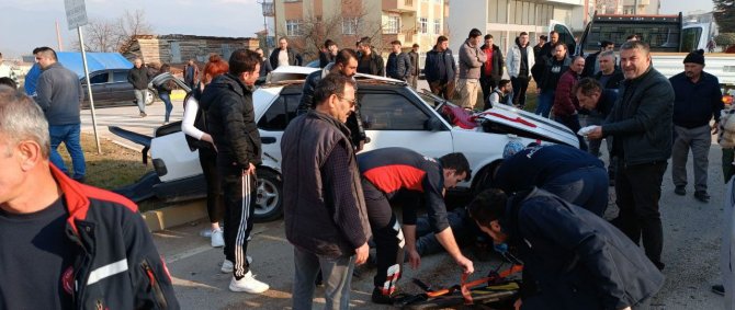 Hurdaya Dönen Otomobilden Yaralı Olarak Çıktı