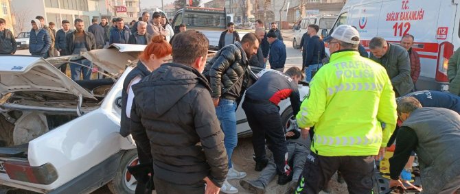 Hurdaya Dönen Otomobilden Yaralı Olarak Çıktı