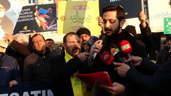 Fransız Karikatür Dergisi İ̇stanbul’da Protesto Edildi