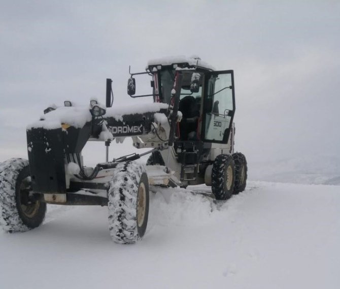 Tunceli’de Ulaşıma Kapanan 47 Köy Yolunu Açma Çalışmaları Başladı