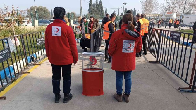 Basketbol Maçına Alınmayan Bozuk Paralar Kızılay’a Bağışlandı