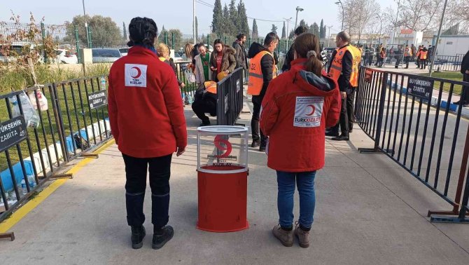 Basketbol Maçına Alınmayan Bozuk Paralar Kızılay’a Bağışlandı