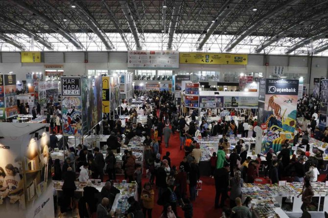 Çukurova Kitap Fuarı’nı İki Günde Binlerce Kişi Ziyaret Etti