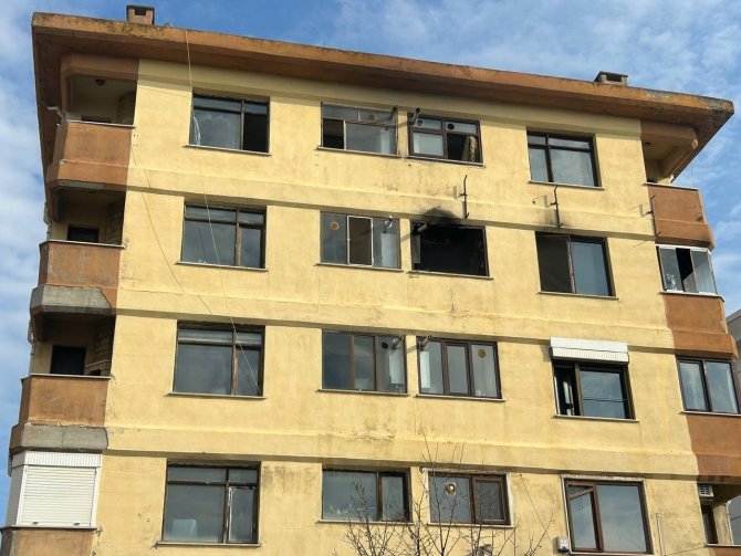 Tuzla’da Apartman Dairesi Küle Döndü