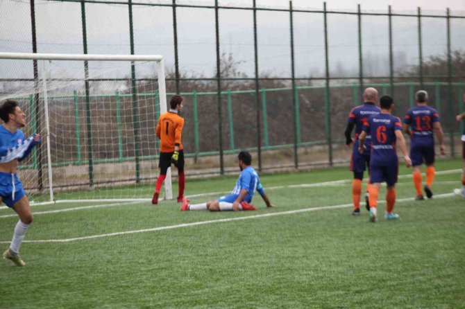 Vefat Eden Eski Kulüp Başkanları İçin Sahada Ter Döktüler