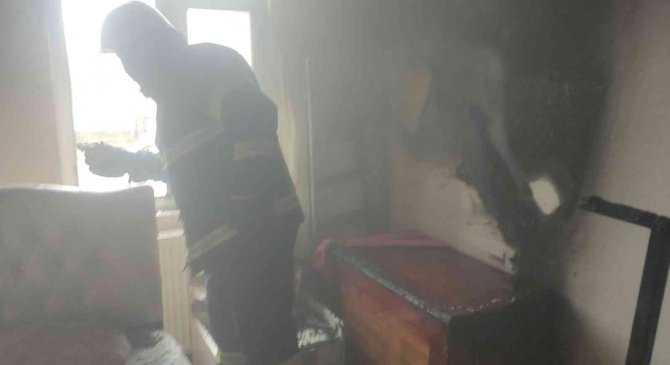 İ̇kamette Çıkan Yangın Hasara Neden Oldu