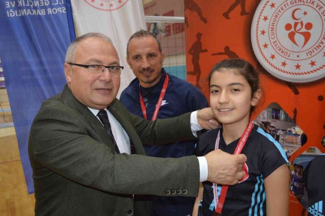 Voleybol Küçük Kızlar Müsabakaları Tamamlandı