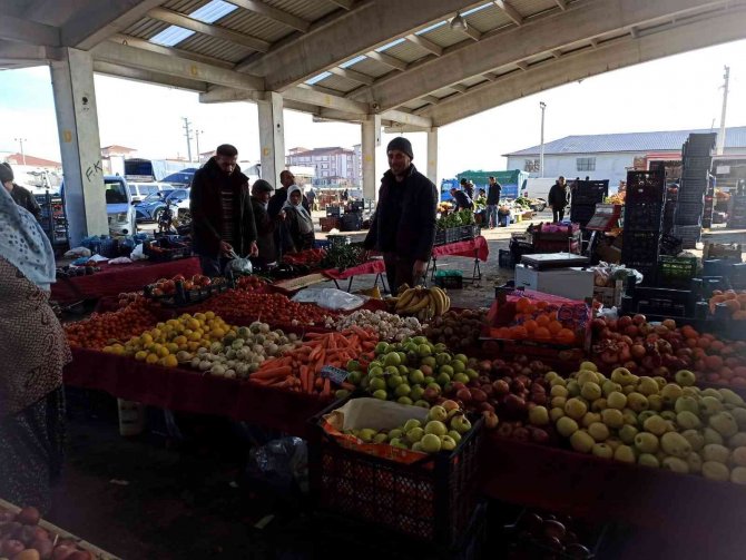 Semt Pazarlarında Fiyatlar Düştü, Vatandaş Rahat Nefes Aldı