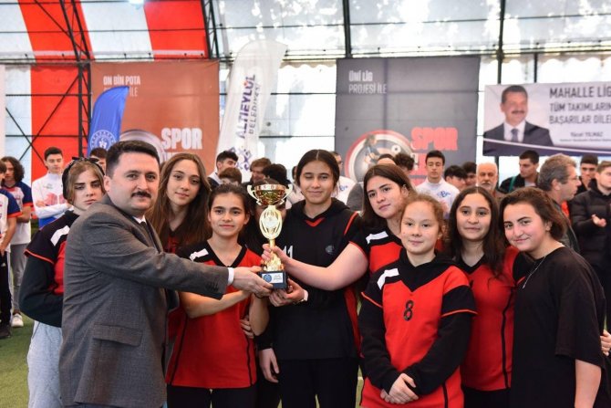 Altıeylül’de Mahalle Ligi Kupa Töreni Gerçekleşti