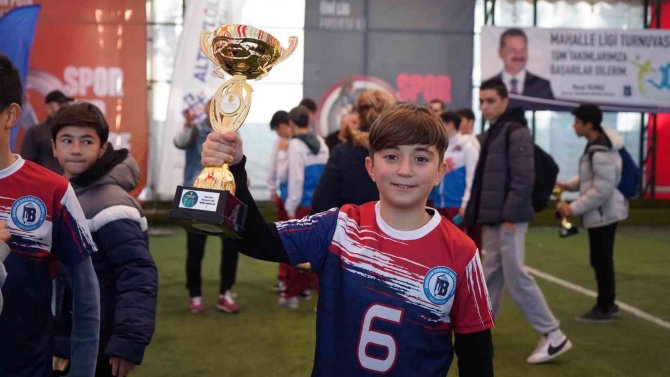 Altıeylül’de Mahalle Ligi Kupa Töreni Gerçekleşti