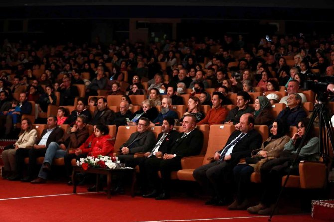 Adü’de ’Kasabanın Alileri’ Seyirciyle Buluştu