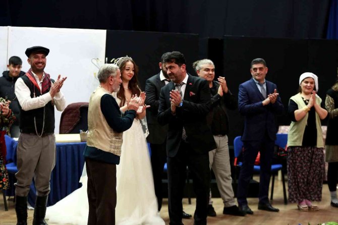 Adü’de ’Kasabanın Alileri’ Seyirciyle Buluştu