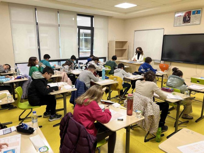 Tüm Türkiye’de 105 Bin Öğrenci Okula Kabul Sınavı’na Katıldı