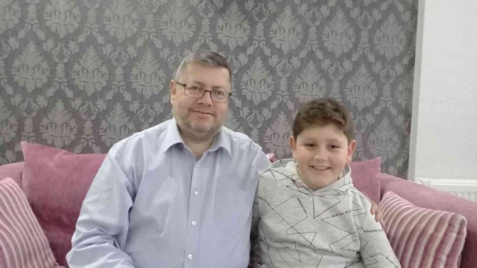 Dondurma Çubuklarından Yaptığı Çerçeveyi Emine Erdoğan’a Gönderdi