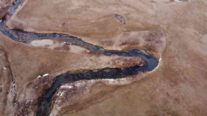 Güzeldere Menderesinin Kıvrımlı Şekli Hayran Bırakıyor