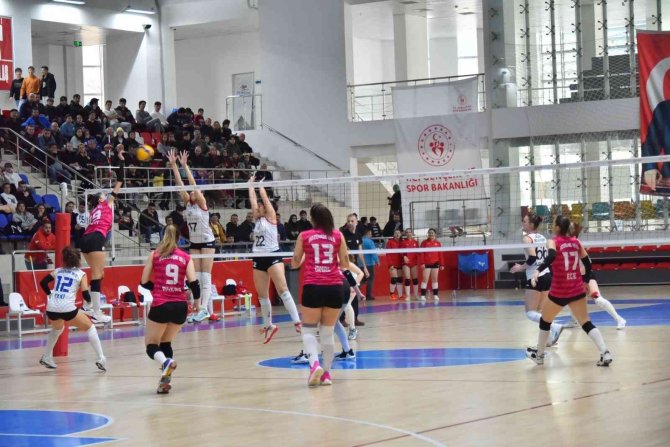 Tvf Bayanlar 2. Lig: Bozüyük Belediyesi Eğitim Spor: 3 - Bilecik Belediye Spor: 0