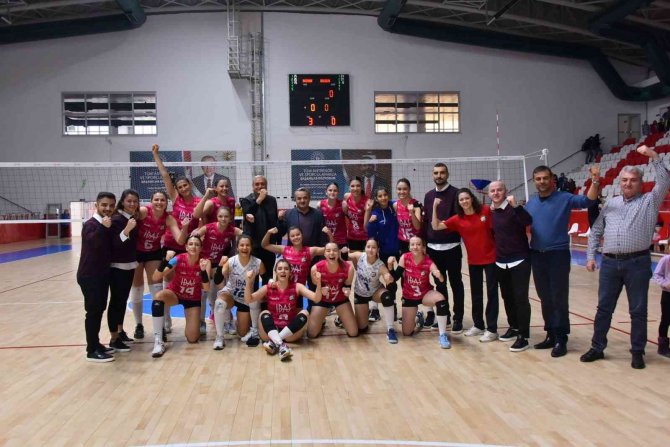 Tvf Bayanlar 2. Lig: Bozüyük Belediyesi Eğitim Spor: 3 - Bilecik Belediye Spor: 0