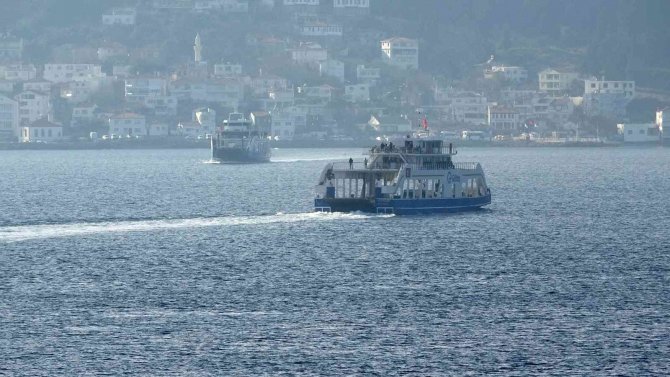 Bozcaada Ve Gökçeada’ya 2 Gün Feribot Seferlerine Fırtına Engeli