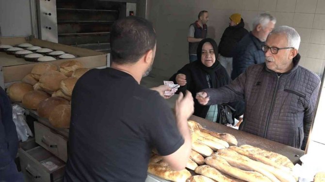 “Merkez Bankası Bozuk Para Dağıtım İşini Ptt’ye Verdi, Sabahın 7’sinde Ptt’lerde Sıraya Giriyoruz”