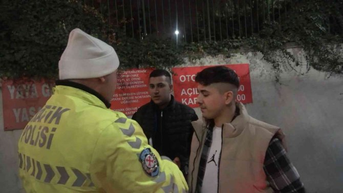 Sürücü Alkollü Yakalandı, Arkadaşı Beddua Yağdırdı