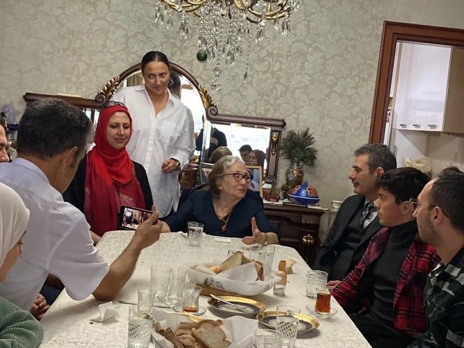 Çocuk Edebiyatı Yazarı Gülten Dayıoğlu’nu Duygulandıran Ziyaret