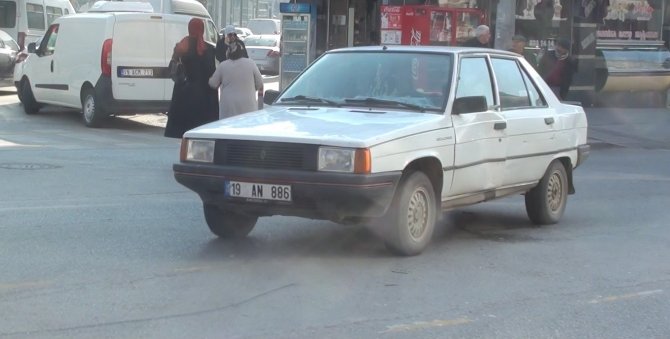 Tıra Çarpan Otomobilin Sürücüsü Yaralandı