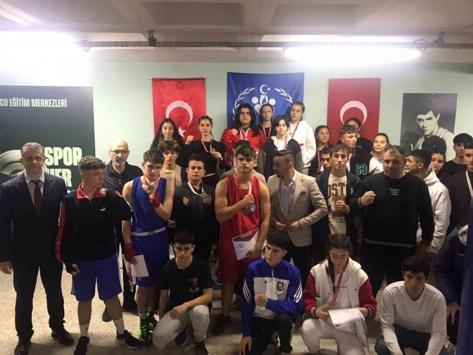 Didimli Boksörler Aydın’dan Madalyaları Topladı