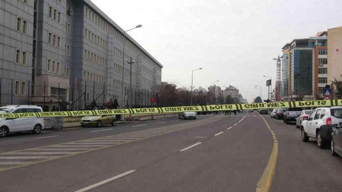 El Frenini Çekmeyi Unutan Sürücü, Bomba Uzmanlarını Harekete Geçirdi