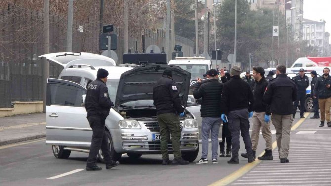 El Frenini Çekmeyi Unutan Sürücü, Bomba Uzmanlarını Harekete Geçirdi