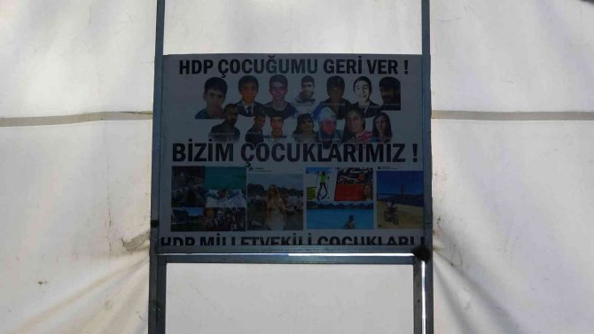 Terör Mağduru Ailelerin Hdp Önündeki Evlat Nöbeti Kararlılıkla Sürüyor