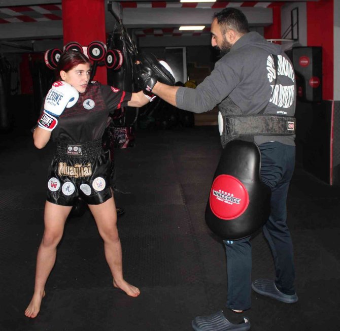 Dünya Tekmelerini, Dünya Şampiyonası İçin Atacak