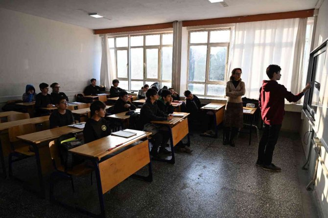 Eğitime Devam Edemeyen Öğrenciler Tekrar Okullarına Kavuşuyor