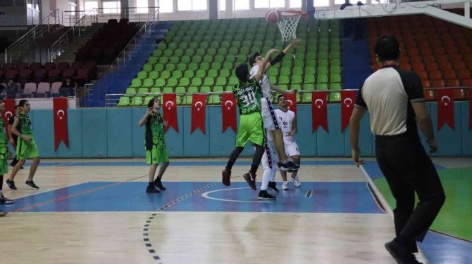Elazığ’da Yıldızlar Basketbol İ̇l Şampiyonası Başladı