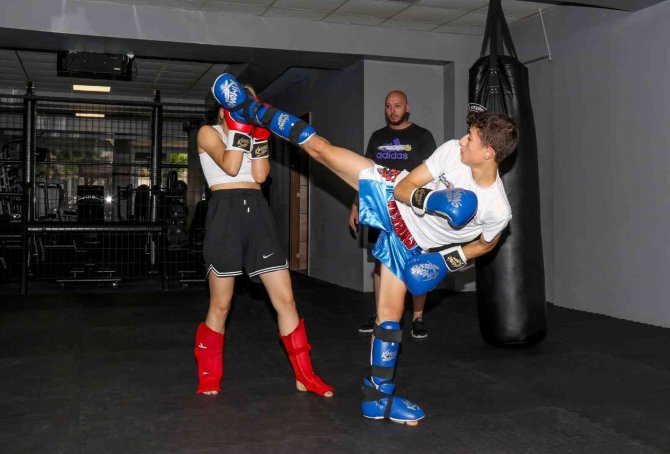 Eskişehir’den 4 Genç Sporcu Türkiye Kickboks Şampiyonası’nda Mücadele Edecek