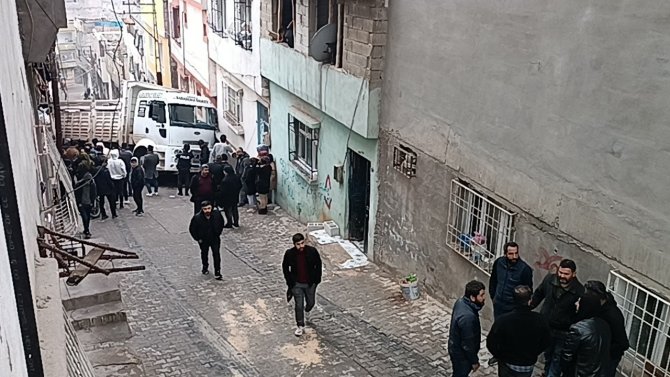 Yokuş Aşağı Kayan Kum Yüklü Kamyon Evin İçine Girdi