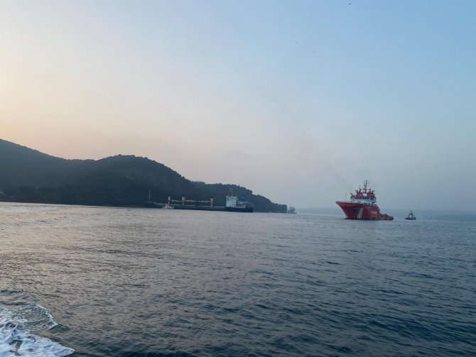 Beykoz’da Karaya Oturan Yük Gemisi Havadan Görüntülendi