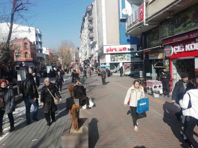 Eskişehirliler Güneşli Havanın Tadını Çıkardı