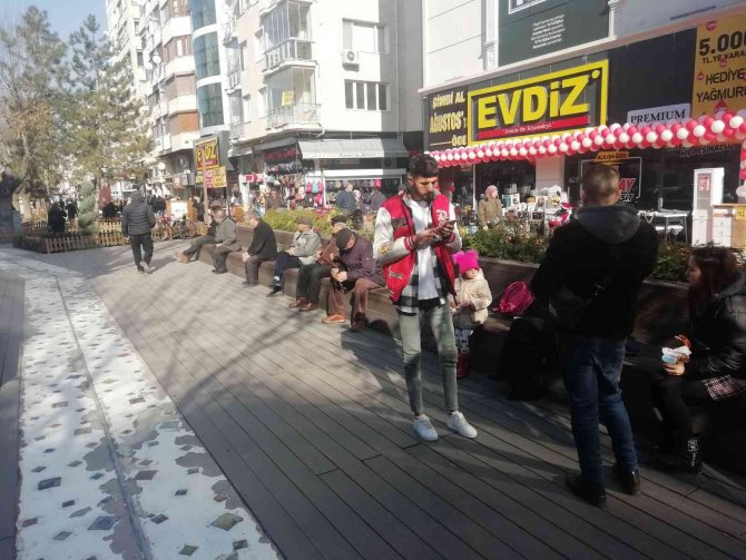 Eskişehirliler Güneşli Havanın Tadını Çıkardı